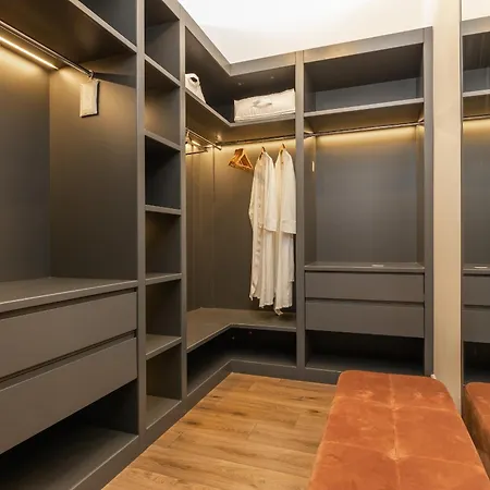 180 Sea View Luxury Penthouse דירה