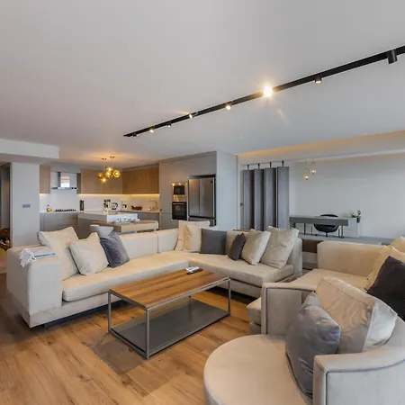 180 Sea View Luxury Penthouse דירה *